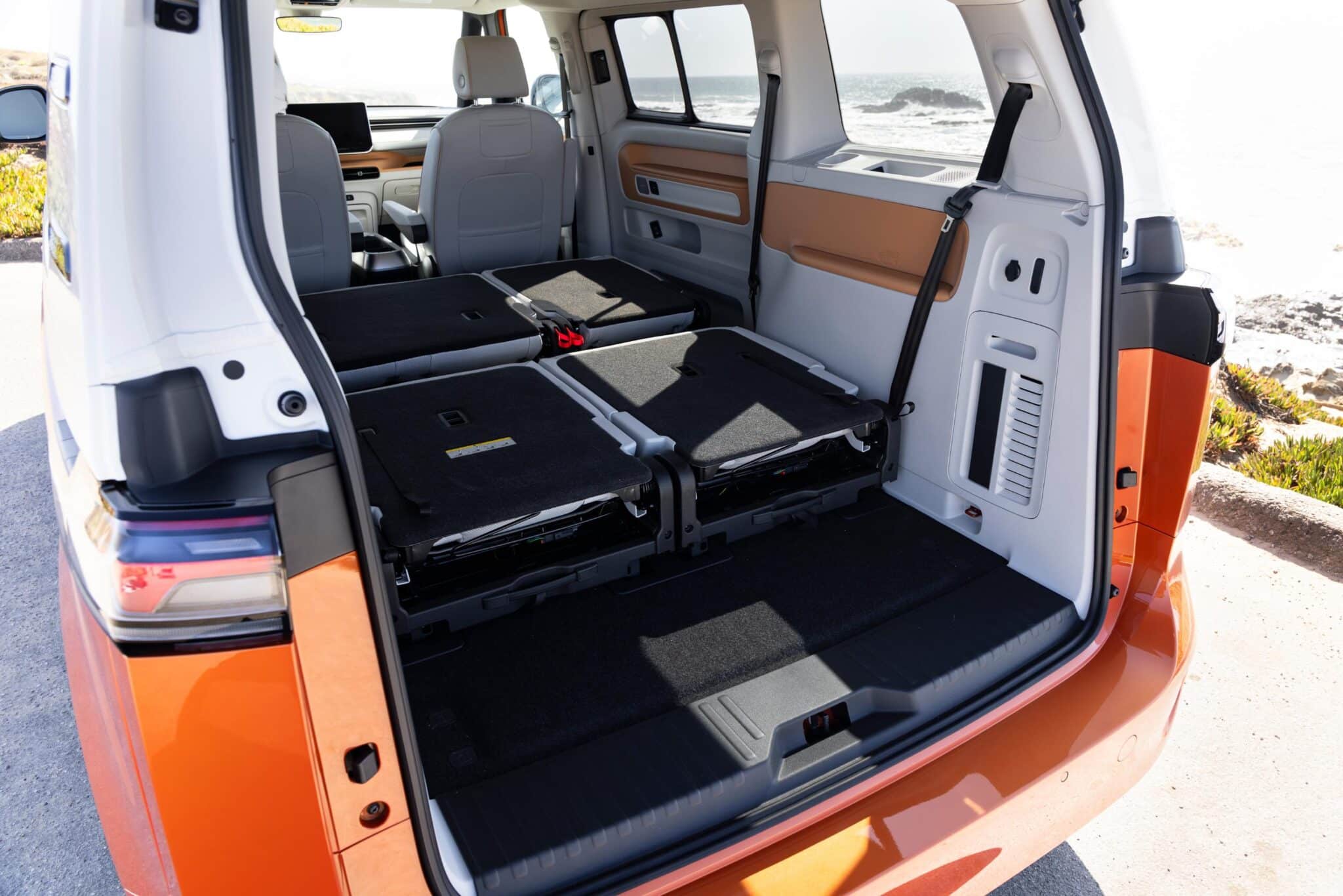 2025 VW ID.Buzz Candy White Over Energetic Orange 19 scaled