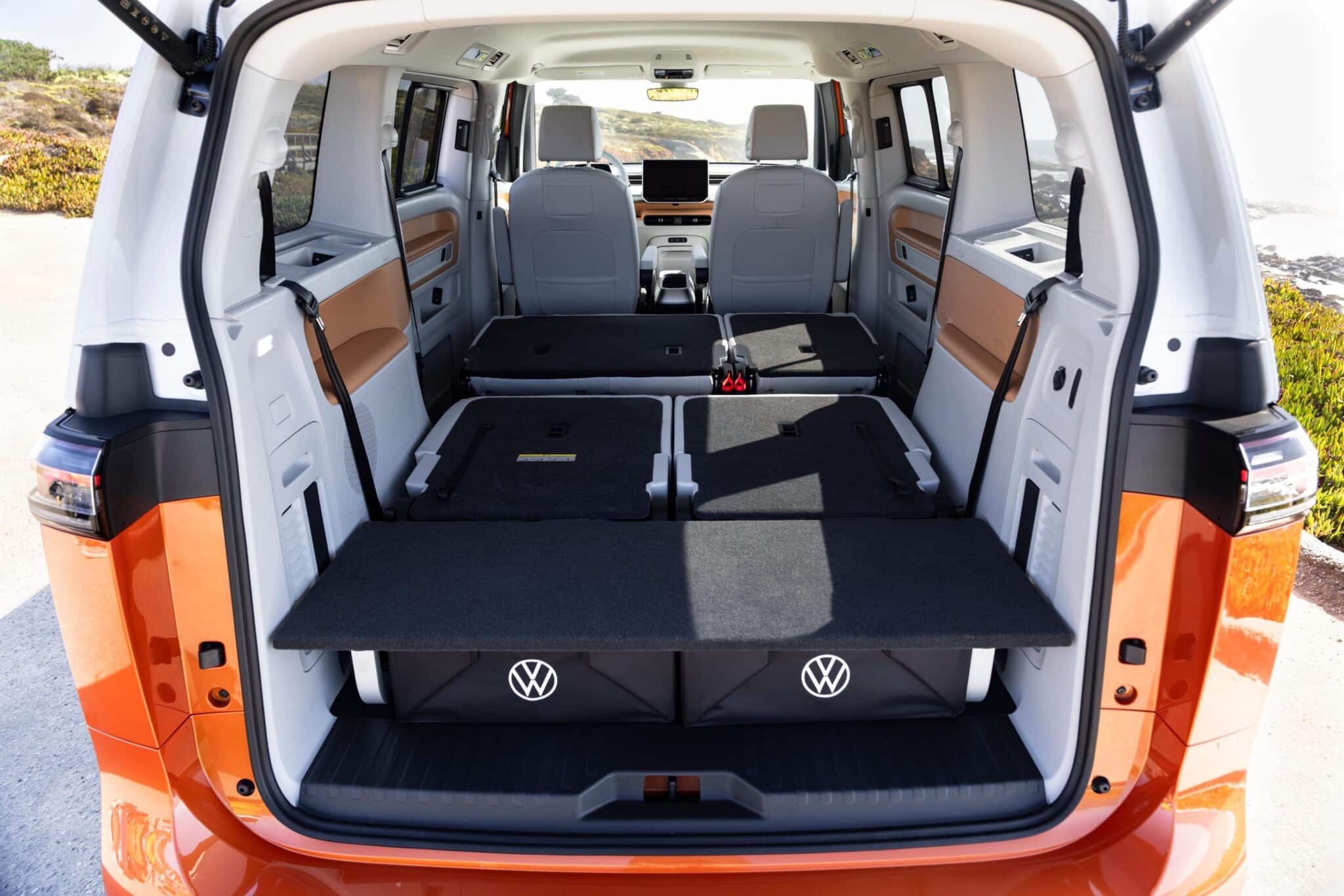 2025 VW ID.Buzz Candy White Over Energetic Orange 2 scaled