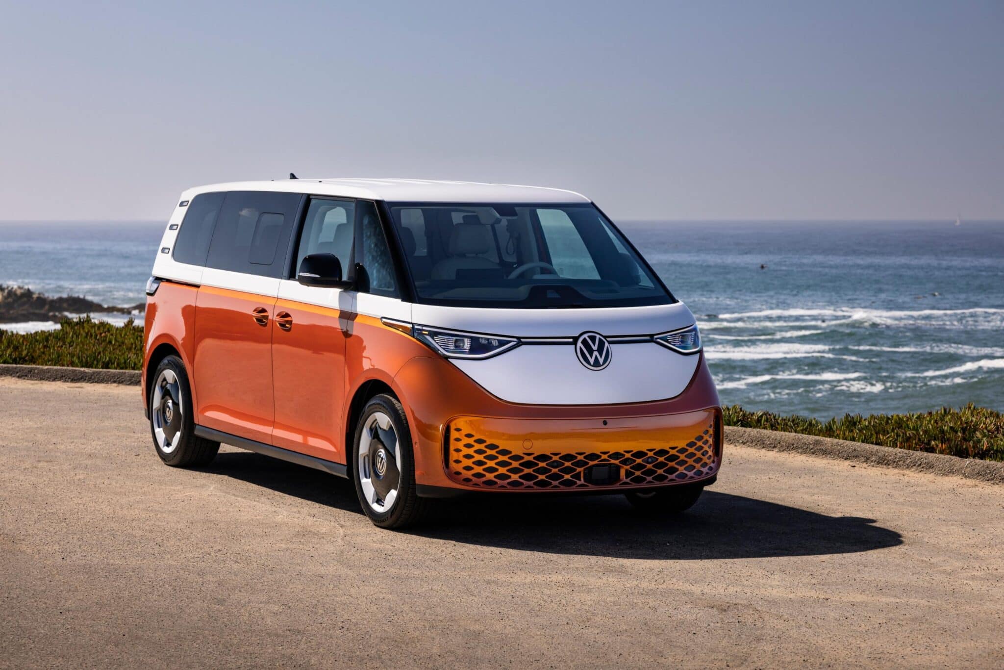 2025 VW ID.Buzz Candy White Over Energetic Orange 27 scaled