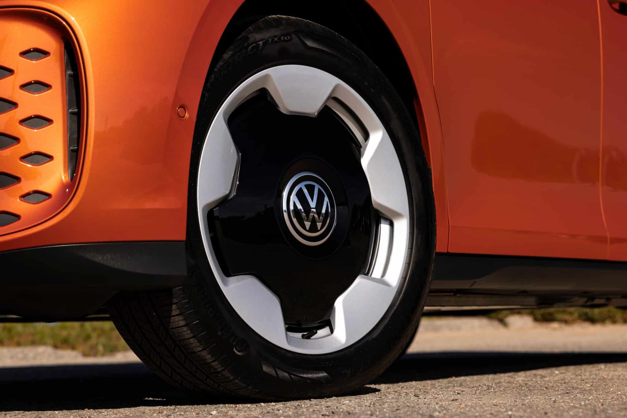 2025 VW ID.Buzz Candy White Over Energetic Orange 41 scaled
