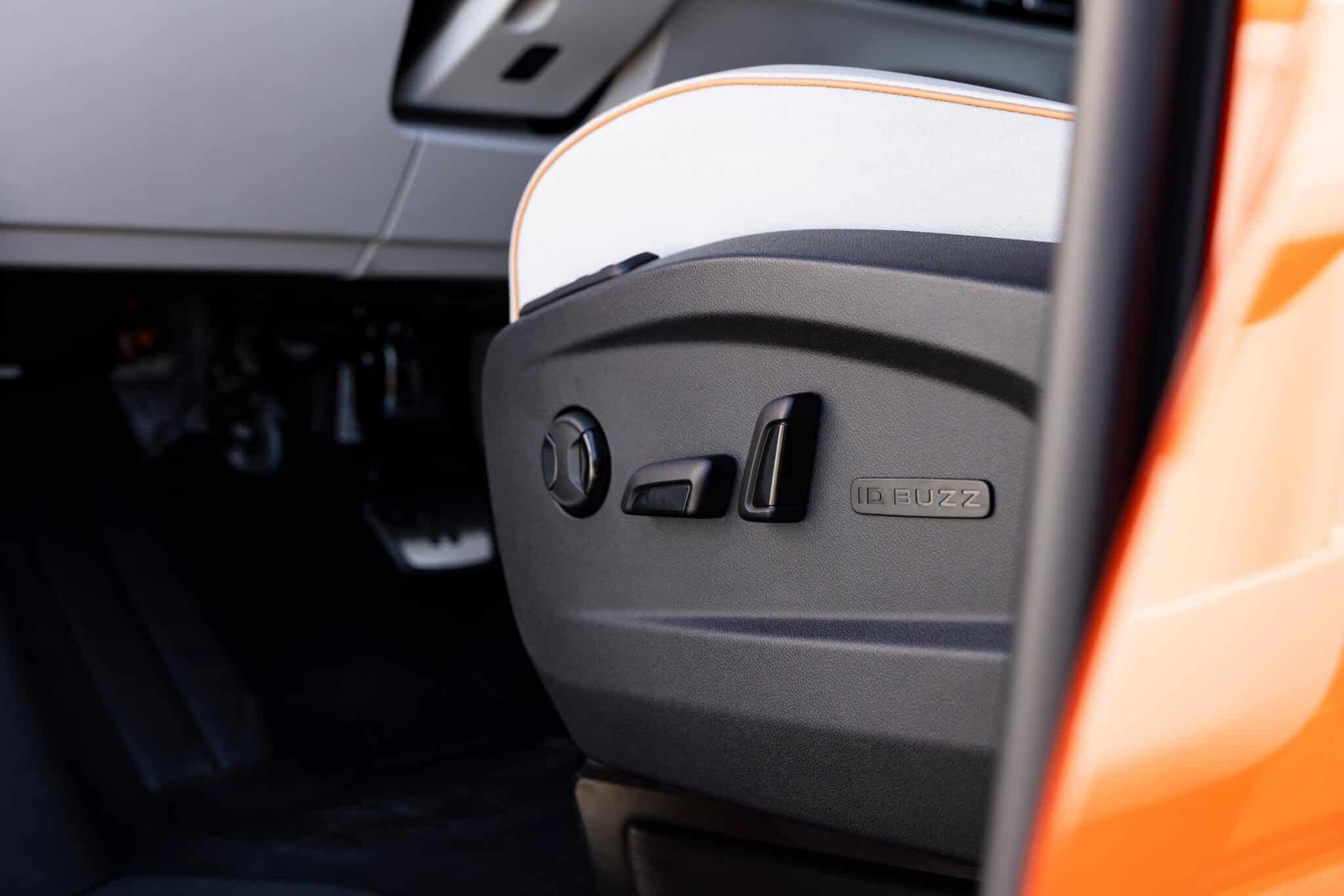 2025 VW ID.Buzz Candy White Over Energetic Orange 6 scaled