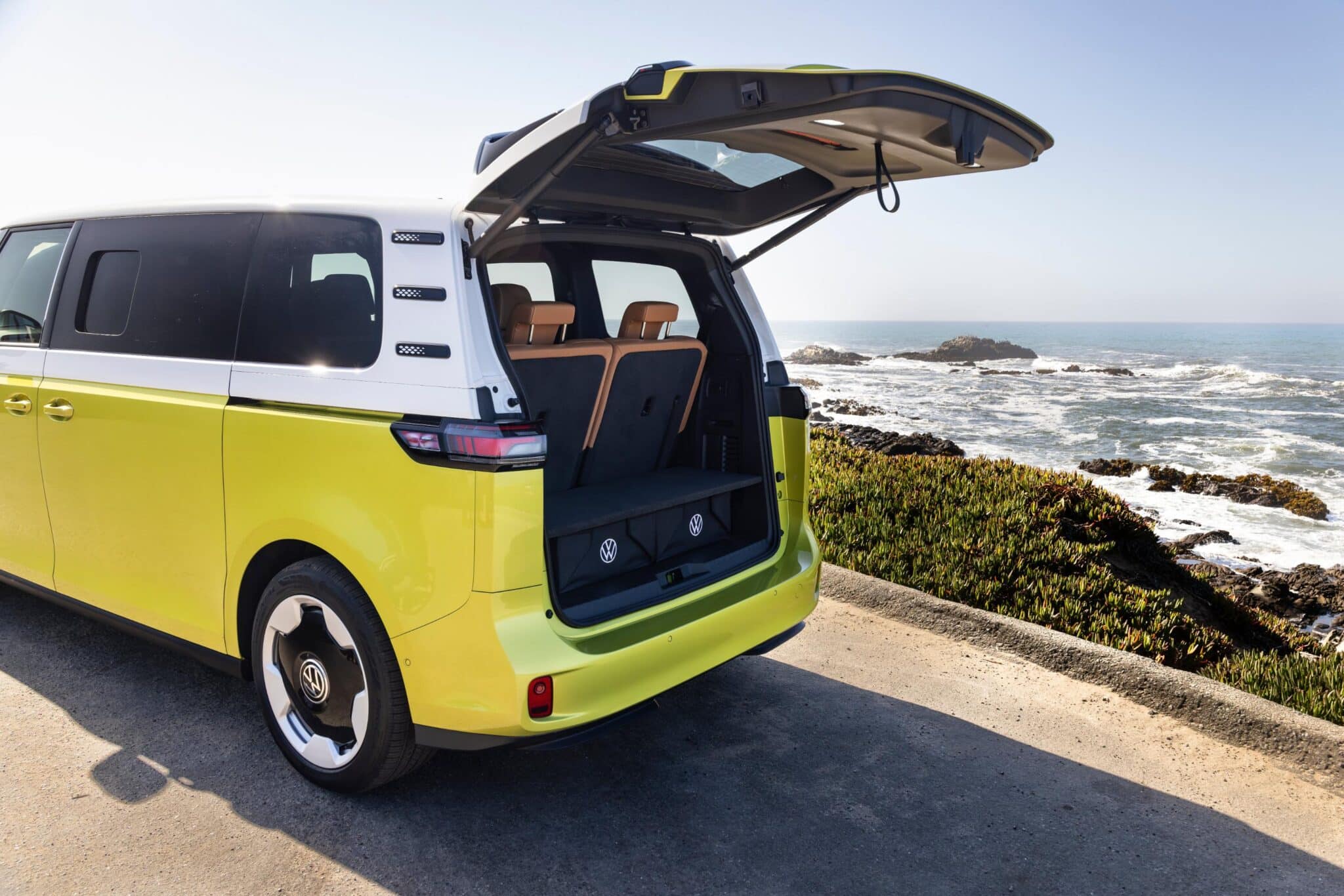 2025 VW ID.Buzz Candy White Over Pomelo Yellow 17 scaled