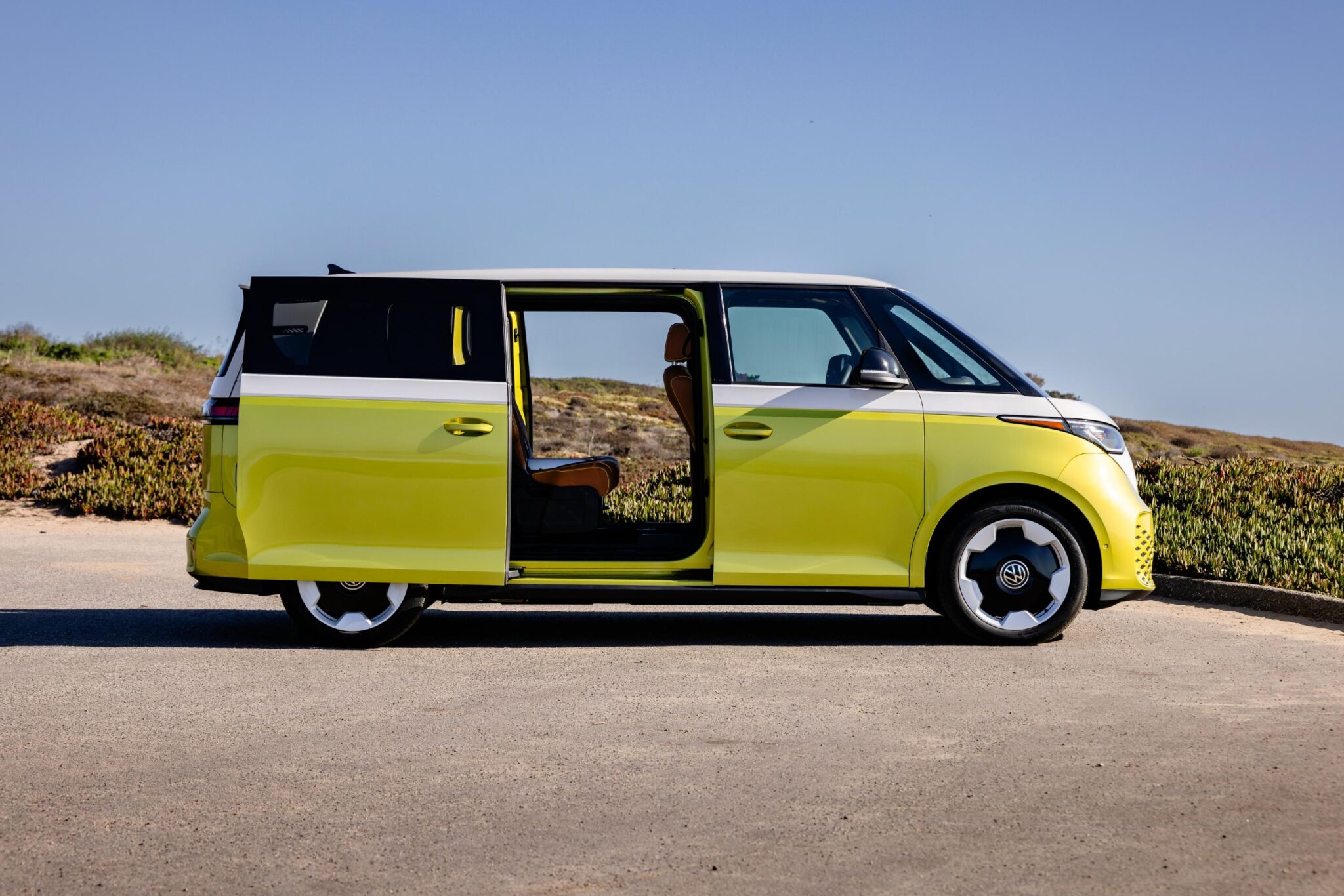 2025 VW ID.Buzz Candy White Over Pomelo Yellow 5 scaled