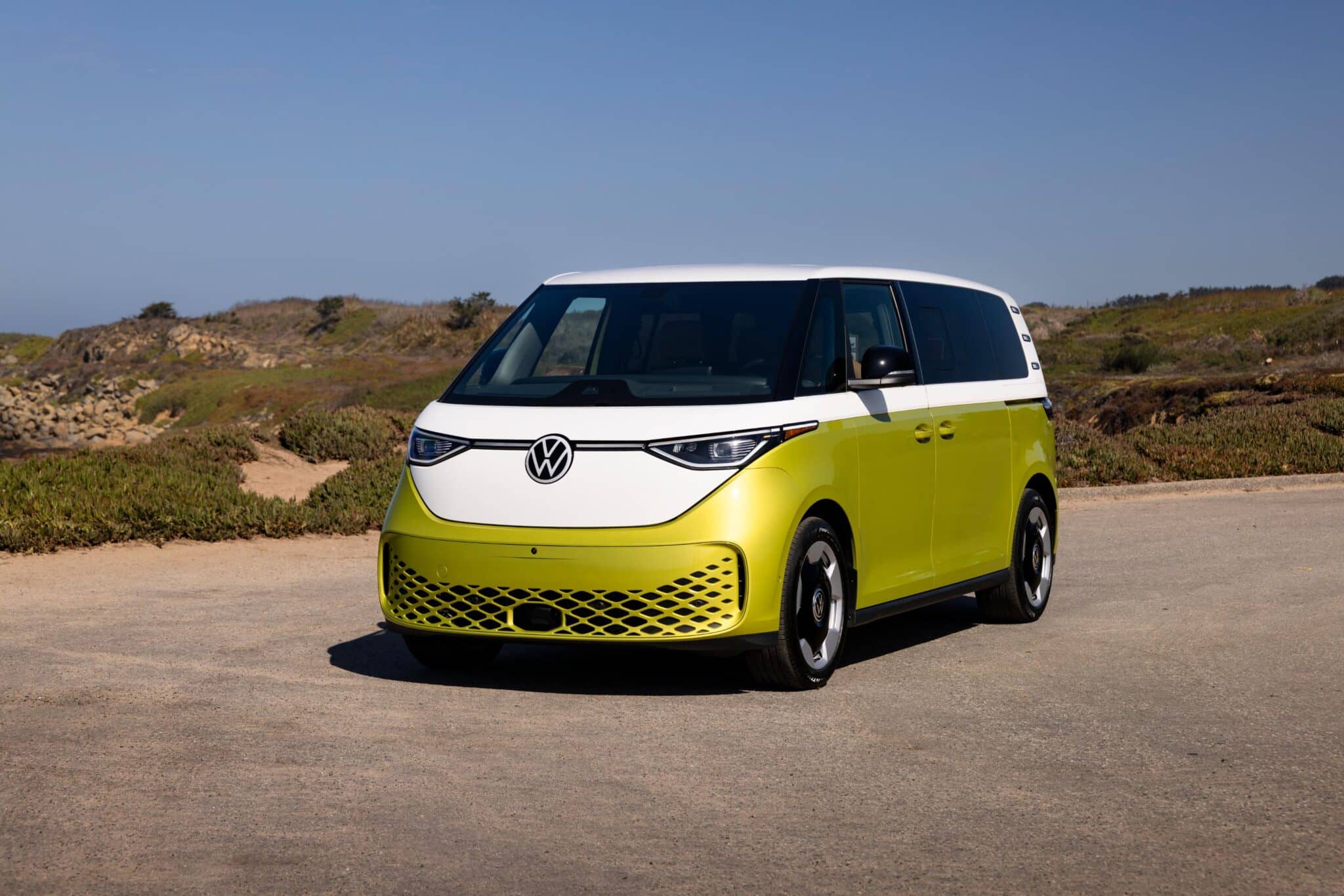 2025 VW ID.Buzz Candy White Over Pomelo Yellow 62 scaled