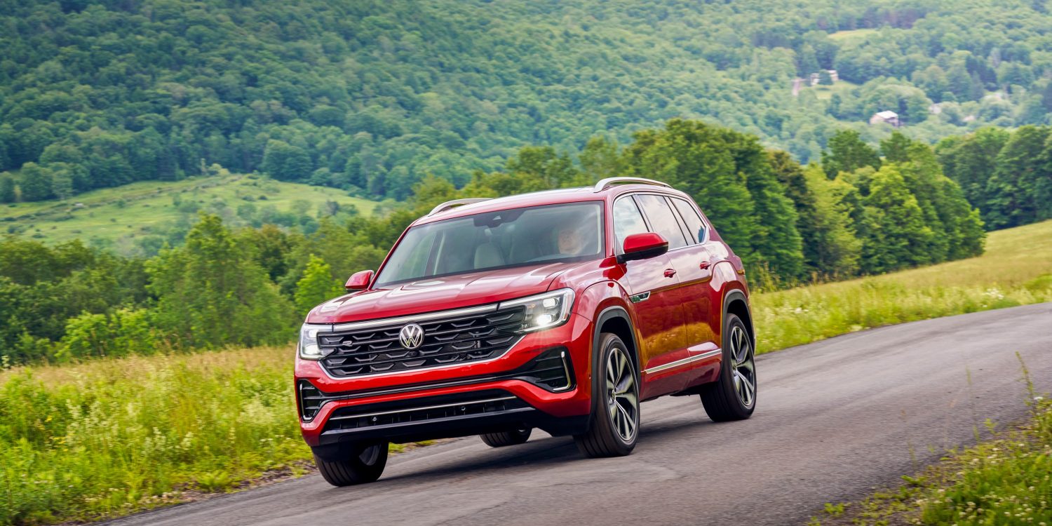 Three-quater front view of a 2024 red Volkswagen Atlas