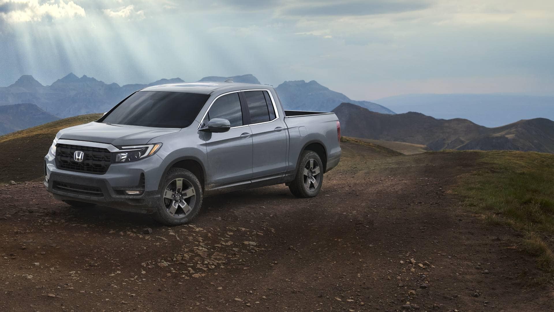 Three-quarter front view of a 2024 grey Honda Ridgeline