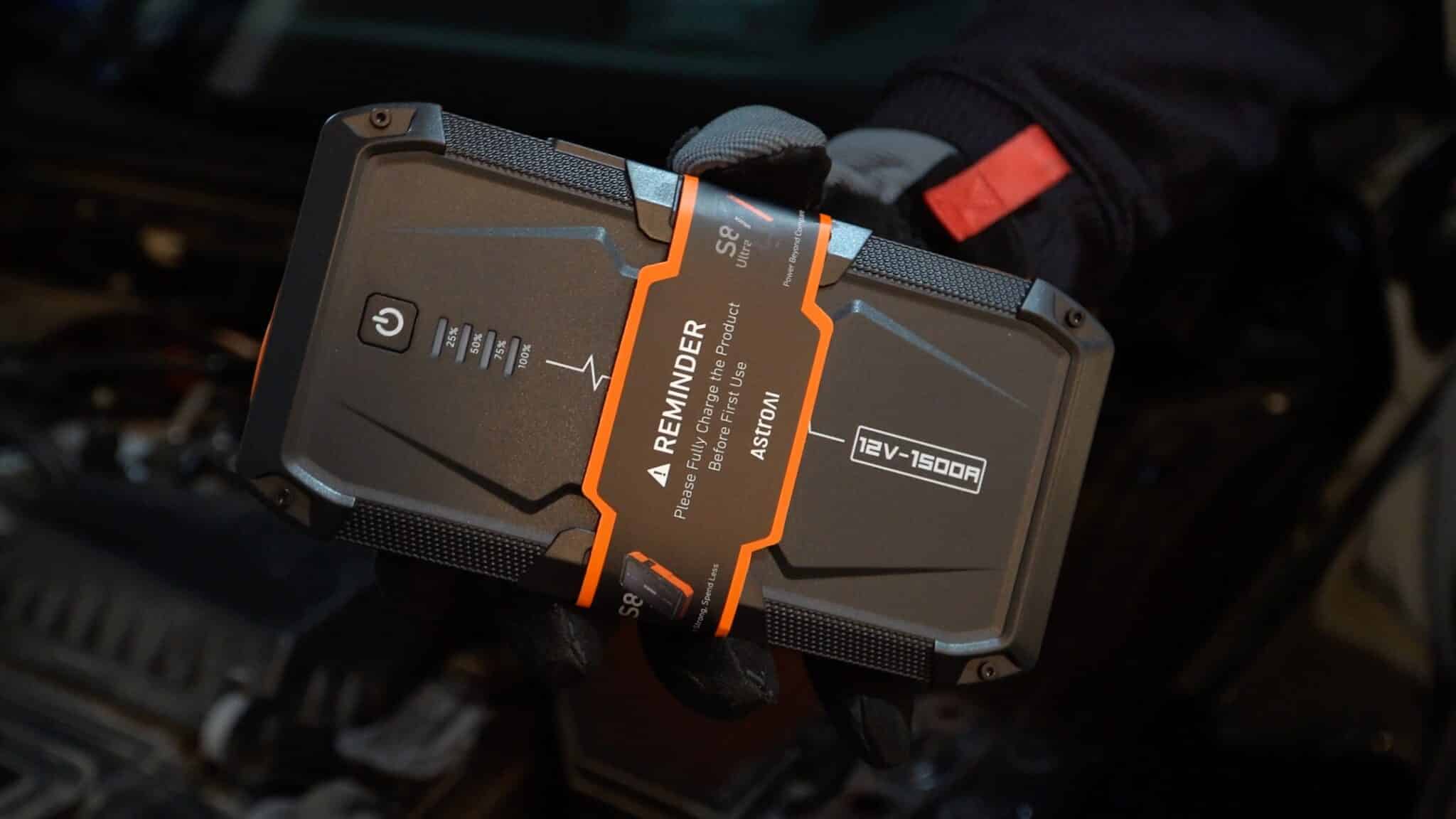 12V AstroAI S8 portable jump starter